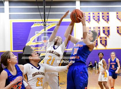 Thumbnail 3 in Durango vs Bishop Gorman photogallery.