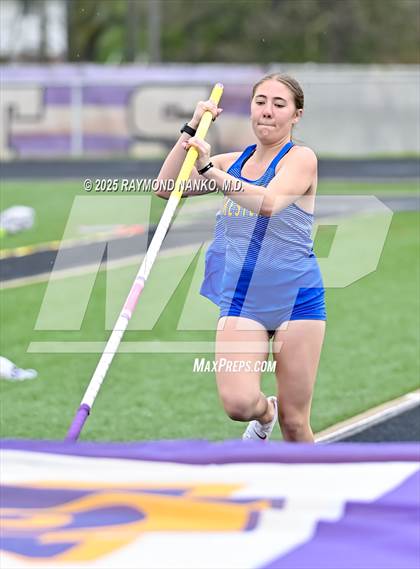 Thumbnail 1 in Marion Relays (Pole Vault)  photogallery.