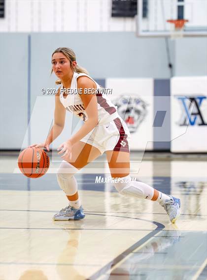 Thumbnail 1 in Collinsville vs. Bland (UIL 2A Bi-District) photogallery.