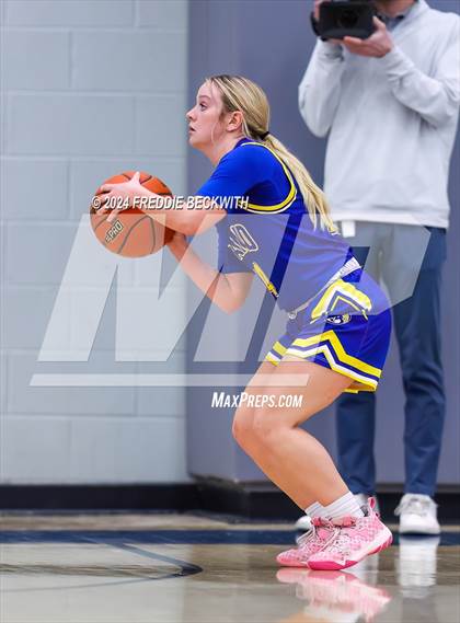 Thumbnail 1 in Collinsville vs. Bland (UIL 2A Bi-District) photogallery.