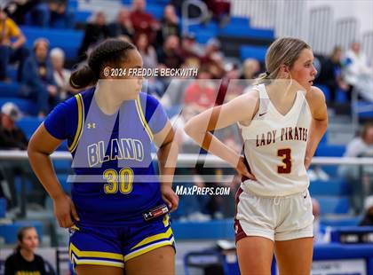 Thumbnail 3 in Collinsville vs. Bland (UIL 2A Bi-District) photogallery.