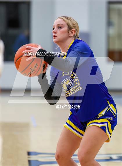 Thumbnail 3 in Collinsville vs. Bland (UIL 2A Bi-District) photogallery.