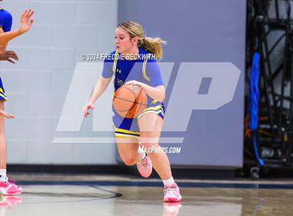 Thumbnail 1 in Collinsville vs. Bland (UIL 2A Bi-District) photogallery.