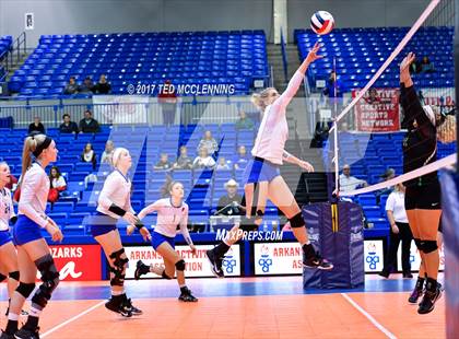 Thumbnail 2 in Hoxie vs. Paris (AAA 3A Final) photogallery.