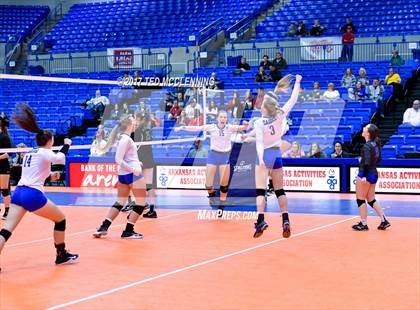 Thumbnail 3 in Hoxie vs. Paris (AAA 3A Final) photogallery.