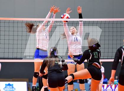 Thumbnail 1 in Hoxie vs. Paris (AAA 3A Final) photogallery.