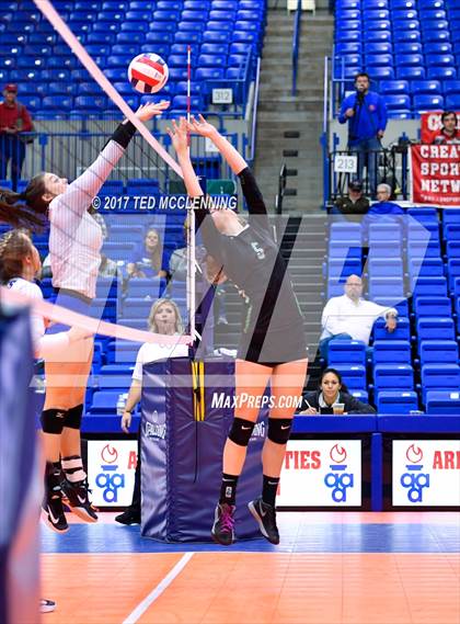 Thumbnail 2 in Hoxie vs. Paris (AAA 3A Final) photogallery.