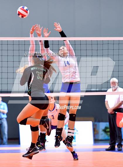 Thumbnail 2 in Hoxie vs. Paris (AAA 3A Final) photogallery.