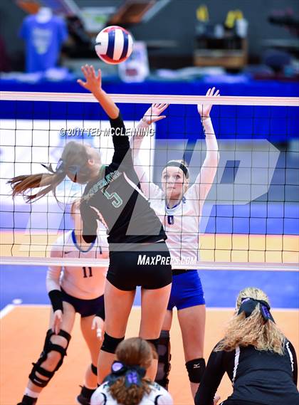 Thumbnail 3 in Hoxie vs. Paris (AAA 3A Final) photogallery.