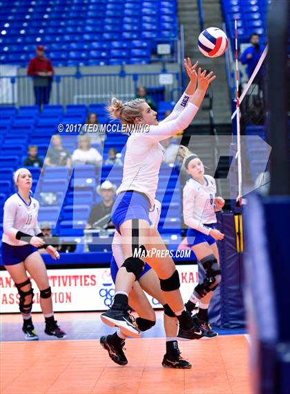 Thumbnail 1 in Hoxie vs. Paris (AAA 3A Final) photogallery.