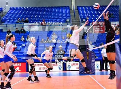 Thumbnail 3 in Hoxie vs. Paris (AAA 3A Final) photogallery.