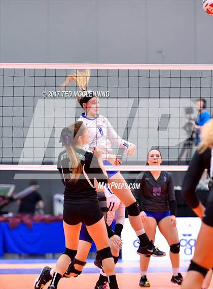 Thumbnail 1 in Hoxie vs. Paris (AAA 3A Final) photogallery.