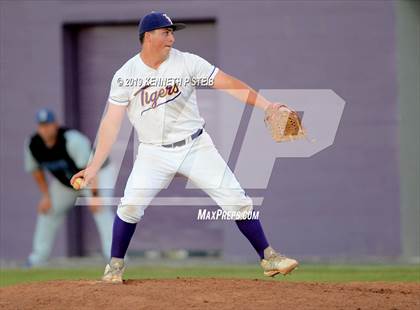 Thumbnail 3 in Bourgeois @ Thibodaux photogallery.