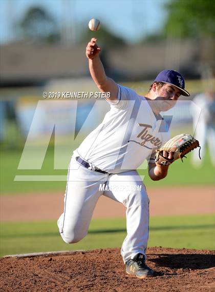 Thumbnail 3 in Bourgeois @ Thibodaux photogallery.