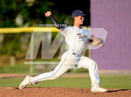 Thumbnail 2 in Bourgeois @ Thibodaux photogallery.