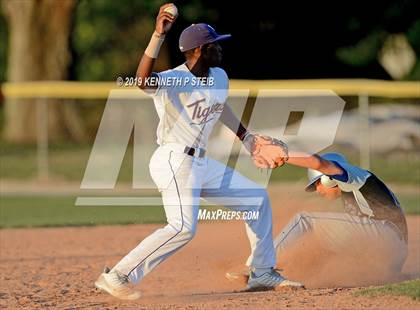 Thumbnail 2 in Bourgeois @ Thibodaux photogallery.