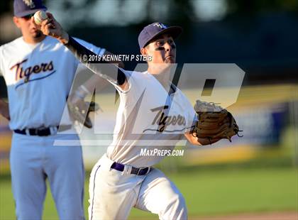 Thumbnail 3 in Bourgeois @ Thibodaux photogallery.
