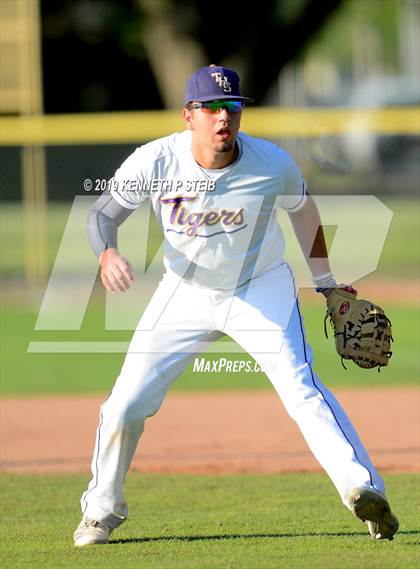 Thumbnail 2 in Bourgeois @ Thibodaux photogallery.