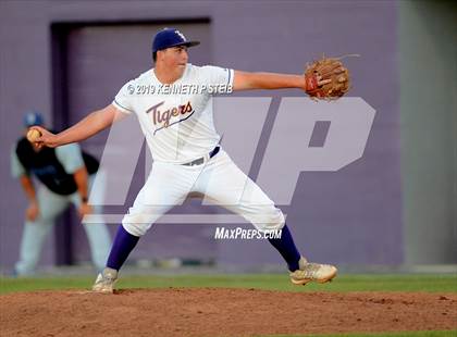 Thumbnail 1 in Bourgeois @ Thibodaux photogallery.