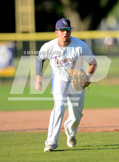 Thumbnail 1 in Bourgeois @ Thibodaux photogallery.