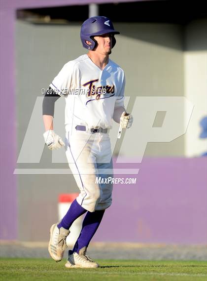 Thumbnail 1 in Bourgeois @ Thibodaux photogallery.