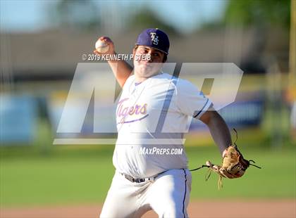Thumbnail 2 in Bourgeois @ Thibodaux photogallery.