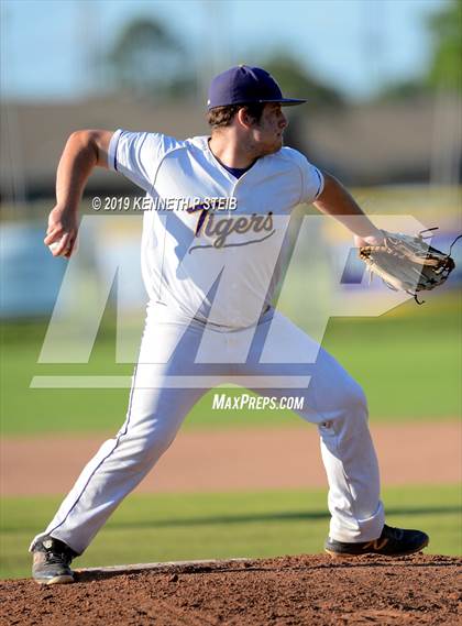 Thumbnail 1 in Bourgeois @ Thibodaux photogallery.