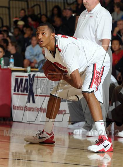 Thumbnail 1 in Harvard-Westlake vs. Westchester (MaxPreps Holiday Classic) photogallery.