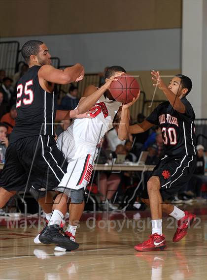 Thumbnail 1 in Harvard-Westlake vs. Westchester (MaxPreps Holiday Classic) photogallery.