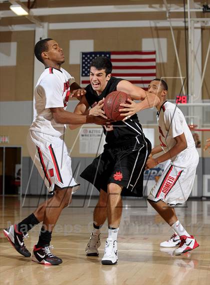 Thumbnail 1 in Harvard-Westlake vs. Westchester (MaxPreps Holiday Classic) photogallery.