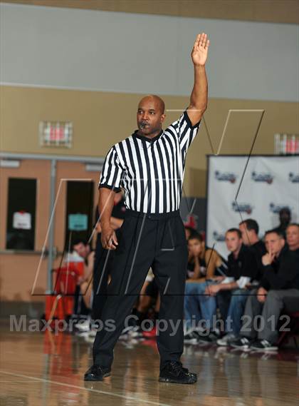 Thumbnail 1 in Harvard-Westlake vs. Westchester (MaxPreps Holiday Classic) photogallery.