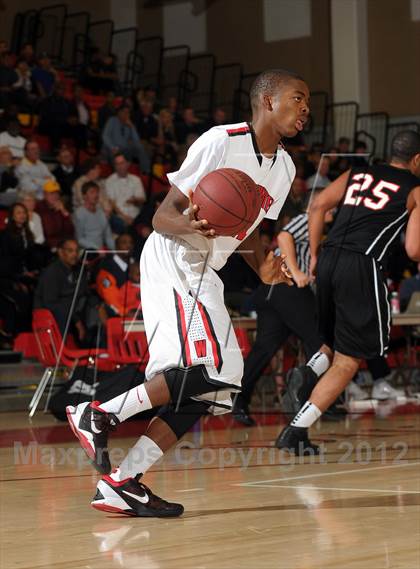 Thumbnail 1 in Harvard-Westlake vs. Westchester (MaxPreps Holiday Classic) photogallery.
