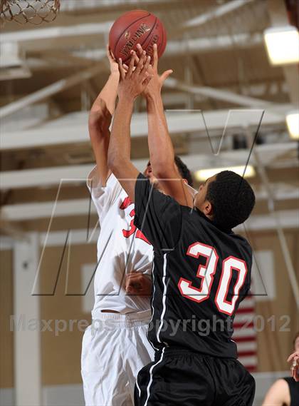 Thumbnail 3 in Harvard-Westlake vs. Westchester (MaxPreps Holiday Classic) photogallery.
