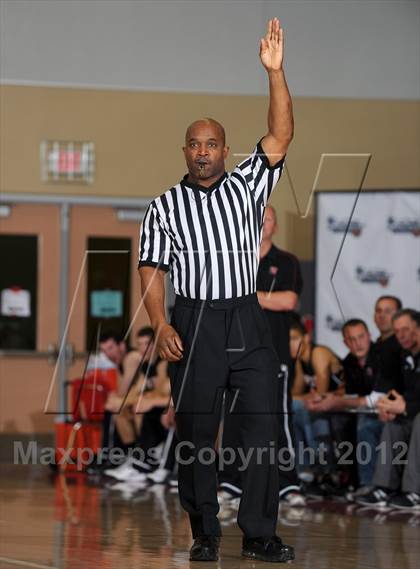 Thumbnail 3 in Harvard-Westlake vs. Westchester (MaxPreps Holiday Classic) photogallery.