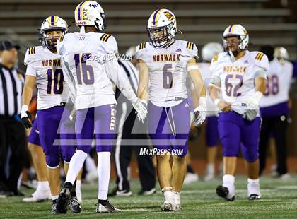 Thumbnail 1 in Norwalk vs. Lynwood photogallery.