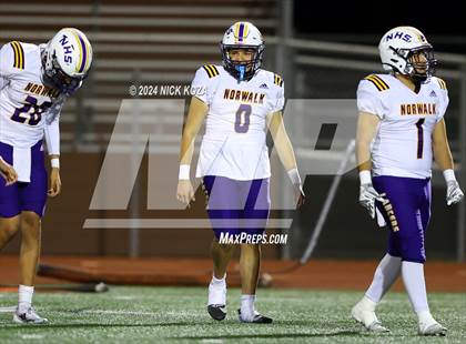 Thumbnail 1 in Norwalk vs. Lynwood photogallery.