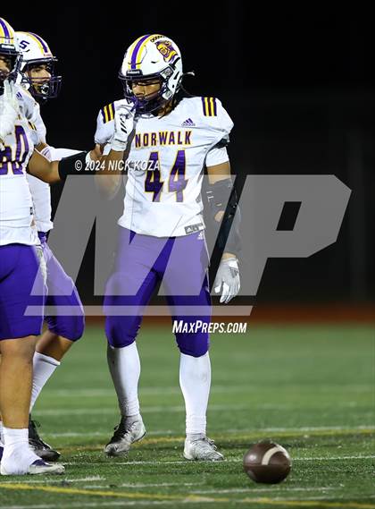 Thumbnail 3 in Norwalk vs. Lynwood photogallery.