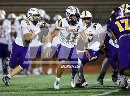 Thumbnail 1 in Norwalk vs. Lynwood photogallery.