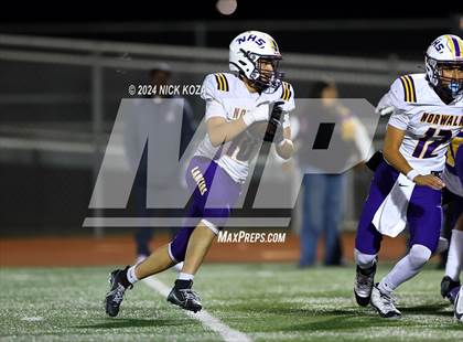 Thumbnail 1 in Norwalk vs. Lynwood photogallery.