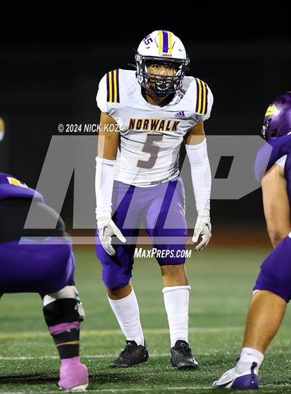 Thumbnail 1 in Norwalk vs. Lynwood photogallery.