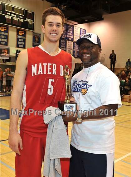 Thumbnail 2 in Mater Dei vs. Lincoln (MaxPreps Holiday Classic) photogallery.