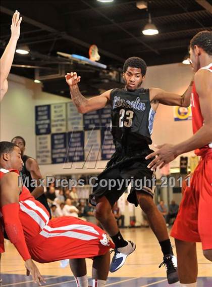 Thumbnail 1 in Mater Dei vs. Lincoln (MaxPreps Holiday Classic) photogallery.