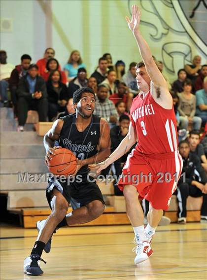 Thumbnail 3 in Mater Dei vs. Lincoln (MaxPreps Holiday Classic) photogallery.