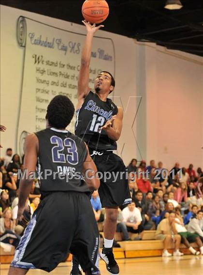 Thumbnail 1 in Mater Dei vs. Lincoln (MaxPreps Holiday Classic) photogallery.