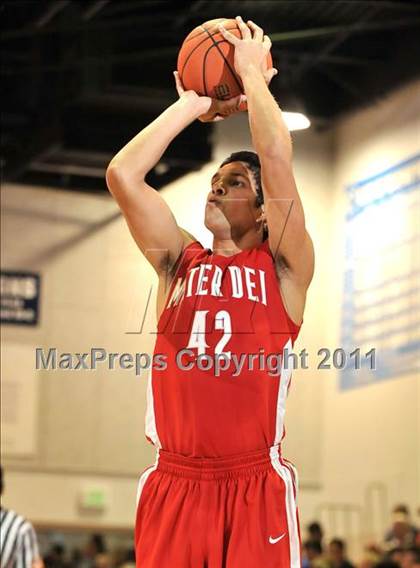Thumbnail 1 in Mater Dei vs. Lincoln (MaxPreps Holiday Classic) photogallery.