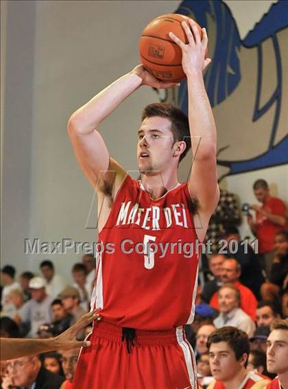 Thumbnail 2 in Mater Dei vs. Lincoln (MaxPreps Holiday Classic) photogallery.