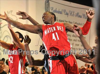 Thumbnail 2 in Mater Dei vs. Lincoln (MaxPreps Holiday Classic) photogallery.