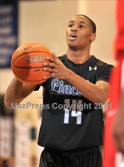 Thumbnail 1 in Mater Dei vs. Lincoln (MaxPreps Holiday Classic) photogallery.