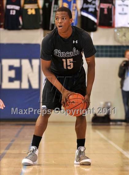 Thumbnail 1 in Mater Dei vs. Lincoln (MaxPreps Holiday Classic) photogallery.