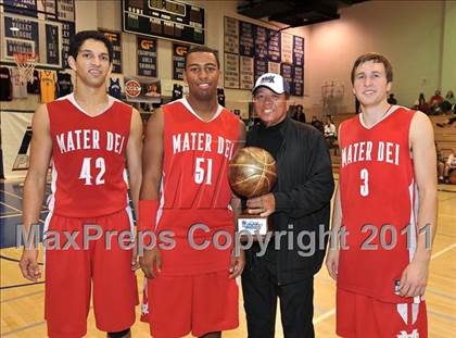 Thumbnail 1 in Mater Dei vs. Lincoln (MaxPreps Holiday Classic) photogallery.
